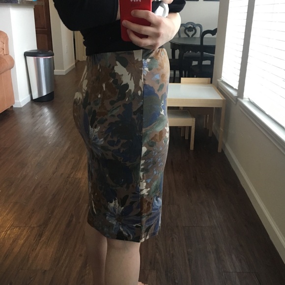 Flower Print Pencil Skirt - Picture 6 of 7